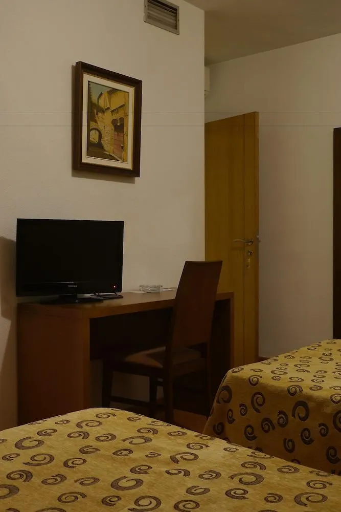 Hotel Torrezaf Torre del Campo 3*,